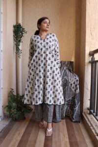 Neev Monochrome Dupatta Dress